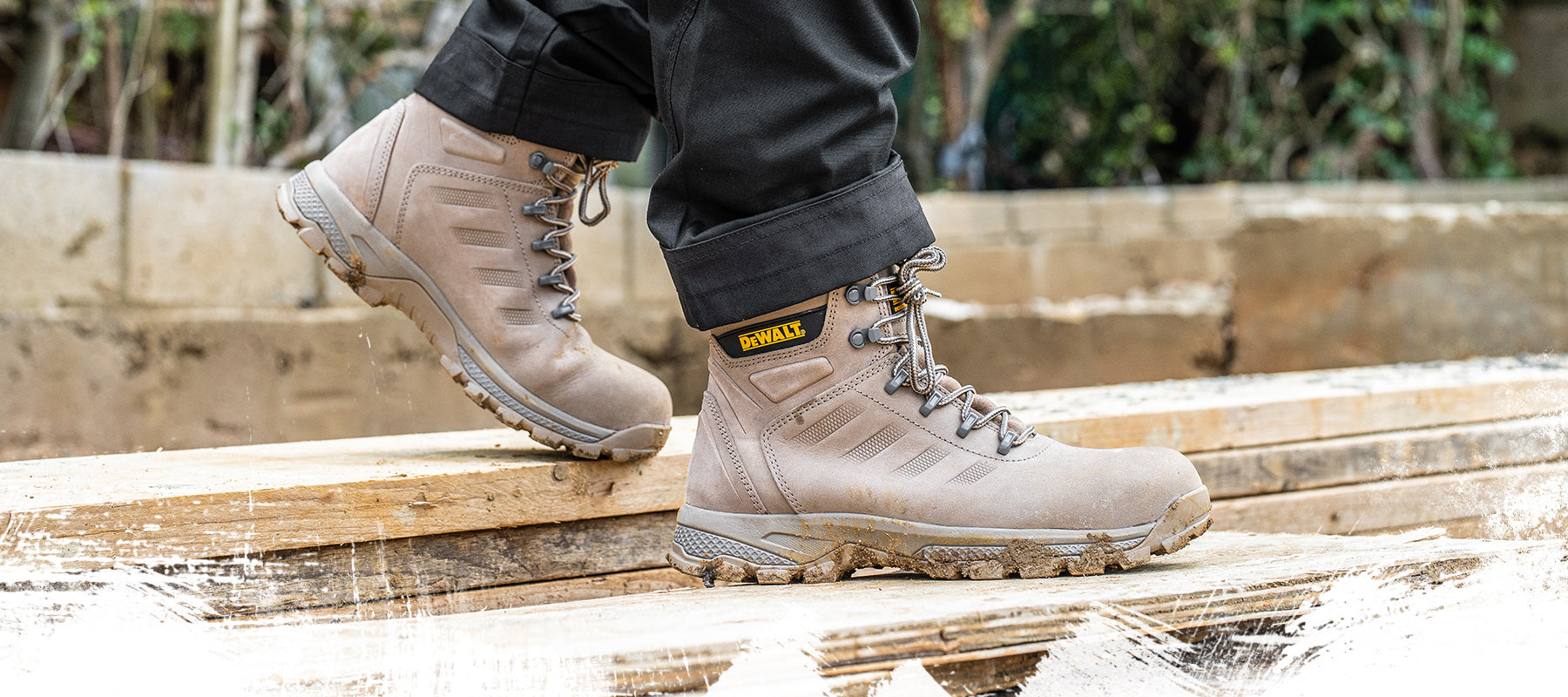 DEWALT Lightweight Safety Toe Footwear