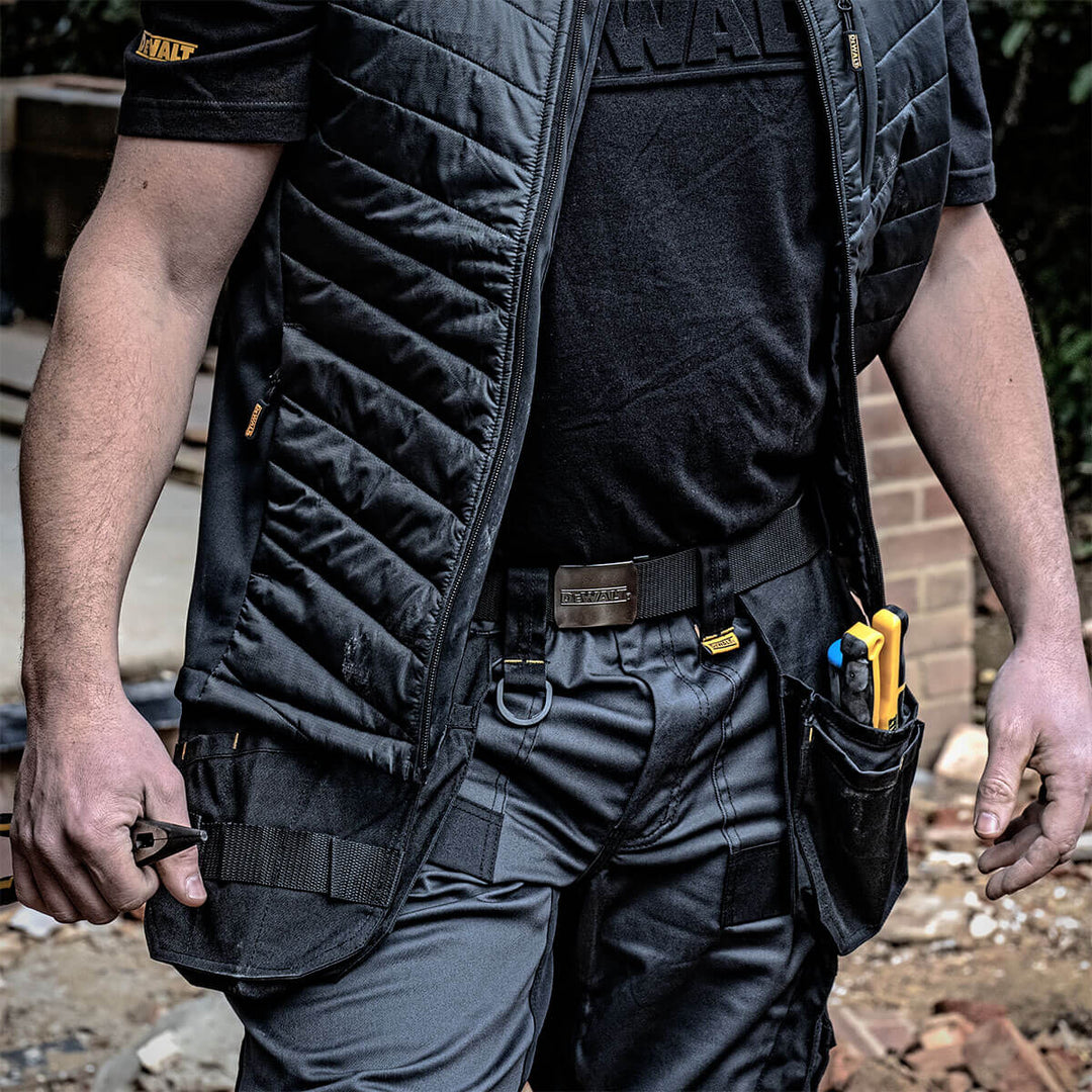 DEWALT Elasticated Belt Model View 3