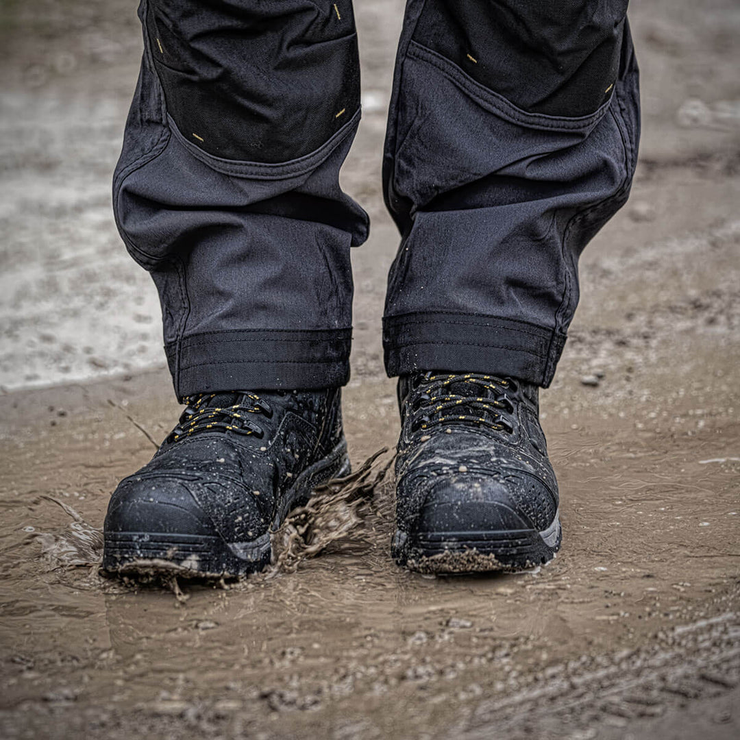 DEWALT Bulldozer Waterproof Steel Toe Safety Boot Black Waterproof Model View